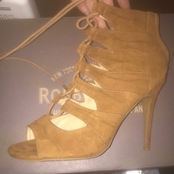 BRAND NEW Suede Tan Heels - Picture 2 of 4